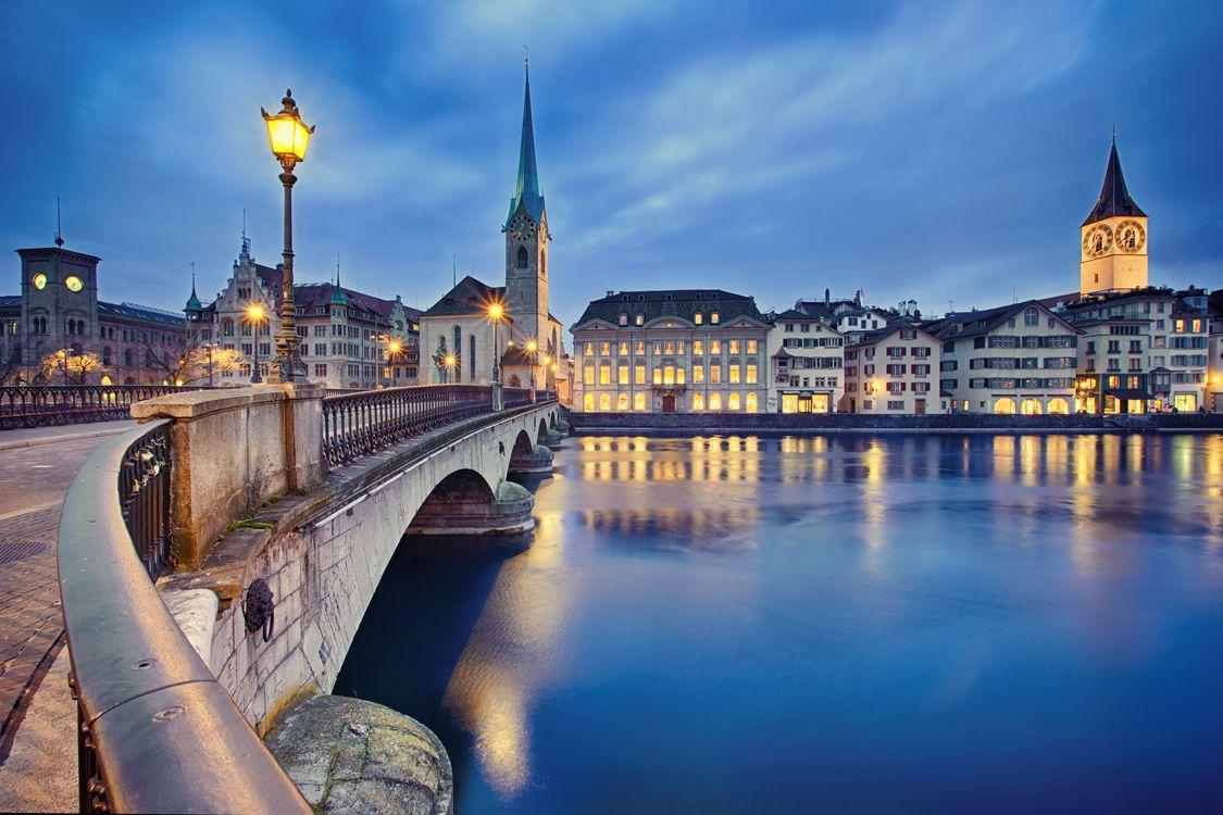 cityscape-night-zurich-switzerland https://economia.wiki/paises/por-que-suiza-es-tan-desarrollado/
