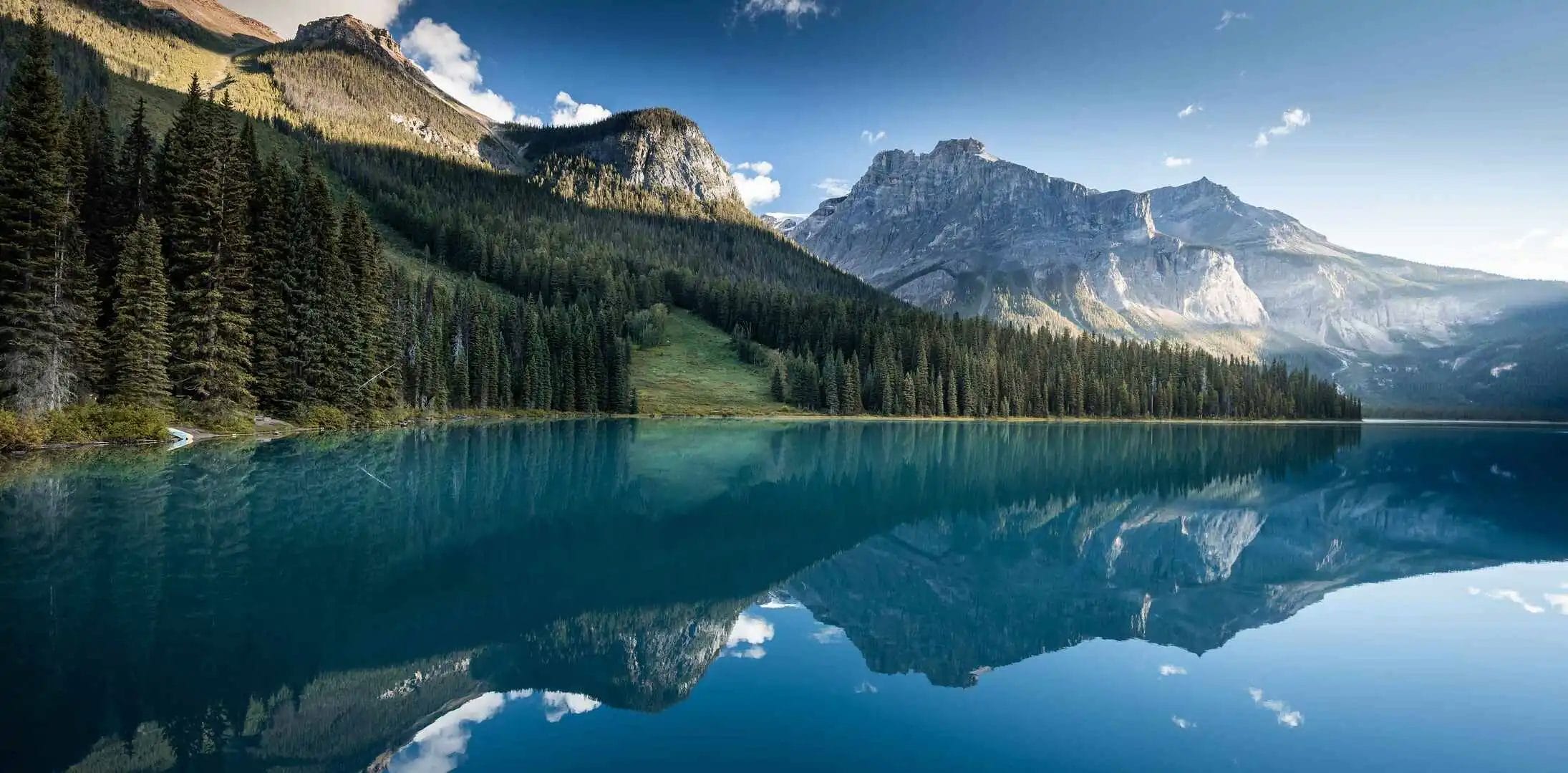beautiful-emerald-lake-yoho-national-park-british-columbia-canada https://economia.wiki/paises/canada-la-embajada-mundial-de-la-diversidad/