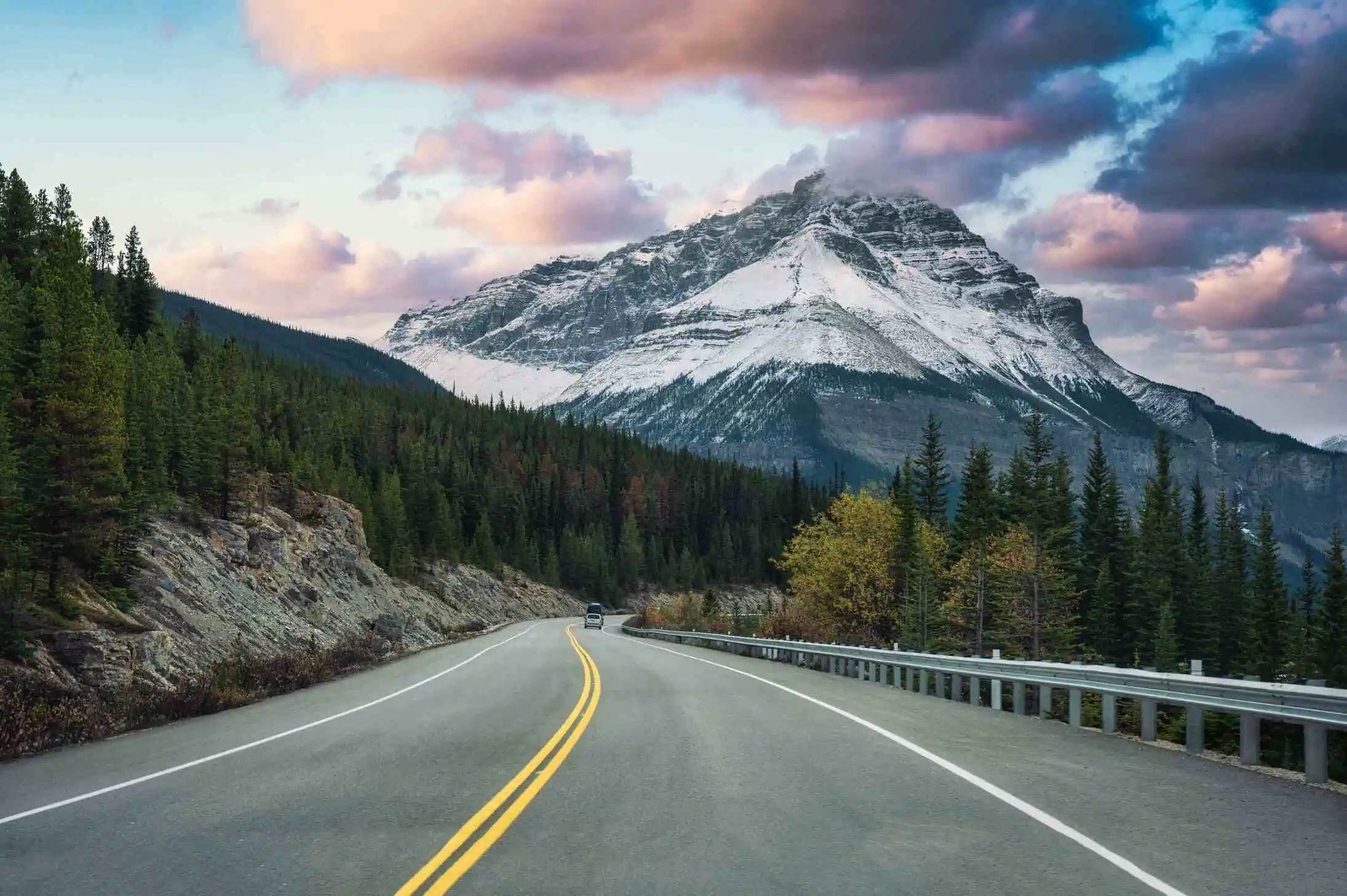 road-trip-driving-with-rocky-mountains-forest-highway-evening-jasper-national-park https://economia.wiki/paises/canada-la-embajada-mundial-de-la-diversidad/
