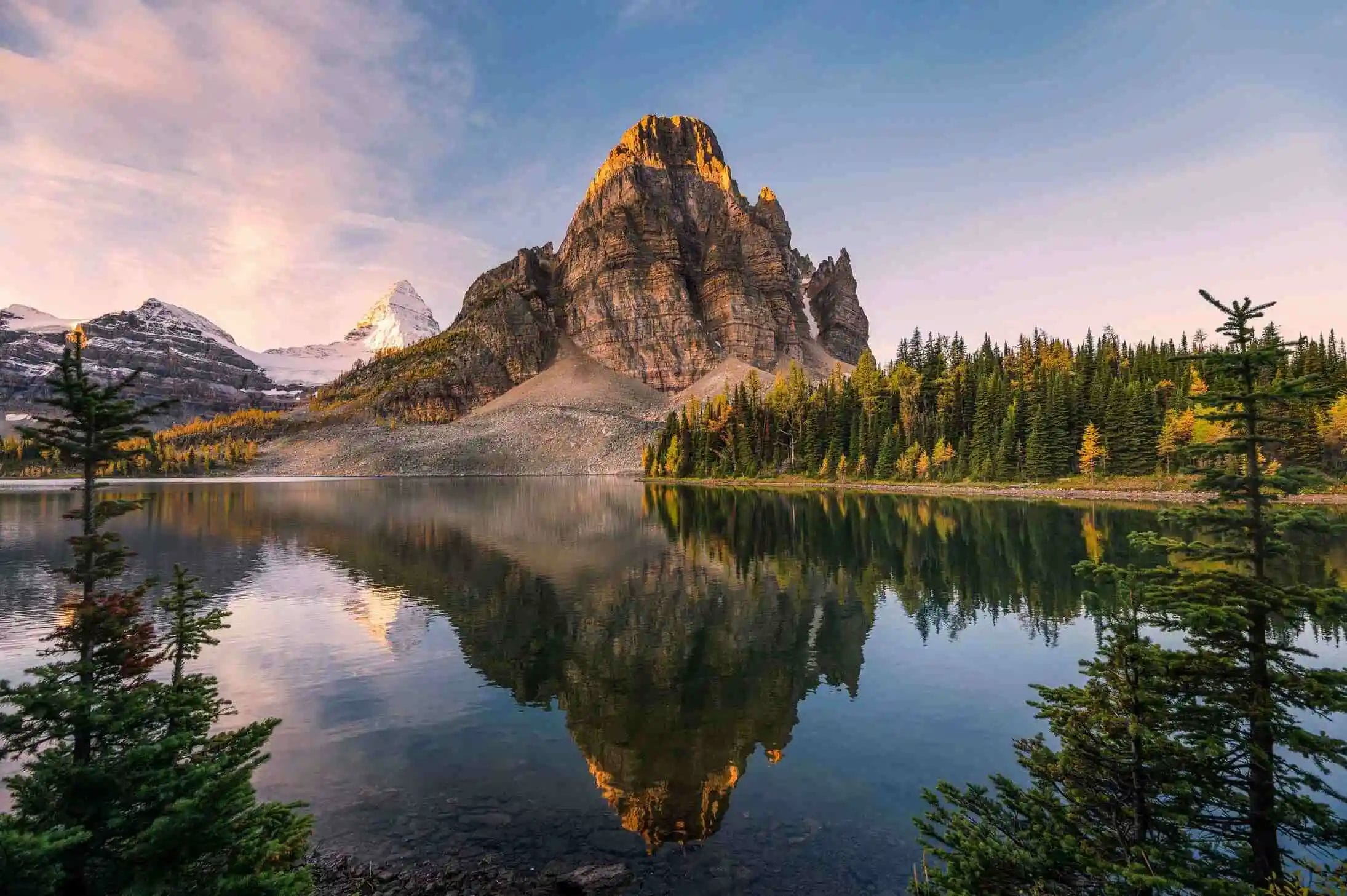 scenery-sunburst-lake-mount-assiniboine-reflections-pine-tree-sunrise https://economia.wiki/paises/canada-la-embajada-mundial-de-la-diversidad/